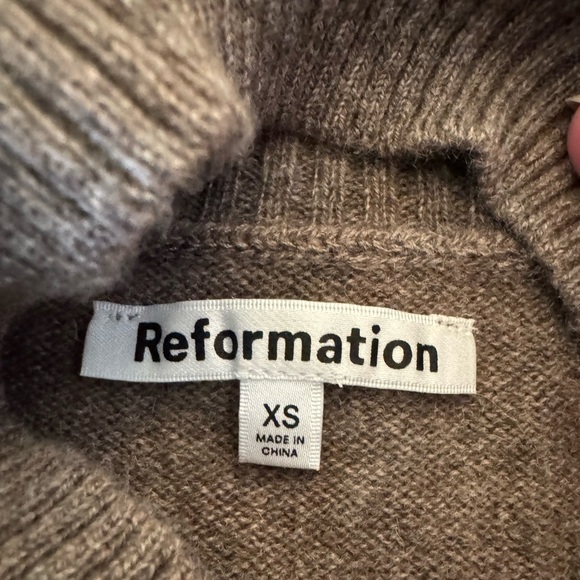 NWT Reformation Arco Cashmere sleeveless turtleneck sweater in Cocoa size XS - Picture 8 of 13